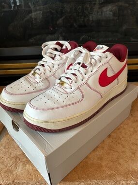 Nike Men's White Red Air Force 1 Low '07, Size 14, DA8478-101